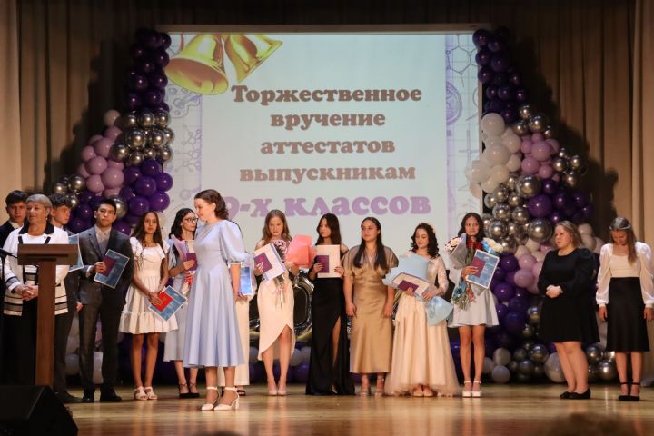 Базарлы Матак урта мәктәбенең 9 нчы чыгарылыш сыйныфы укучылары аттестатлы булды