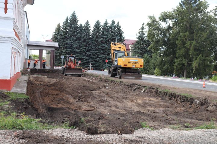 В центре Базарных Матак начали строительство парковки