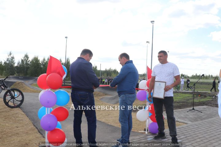 В Базарных Матаках Алькеевского района открылся памп-трек – специальная велосипедная дорожка