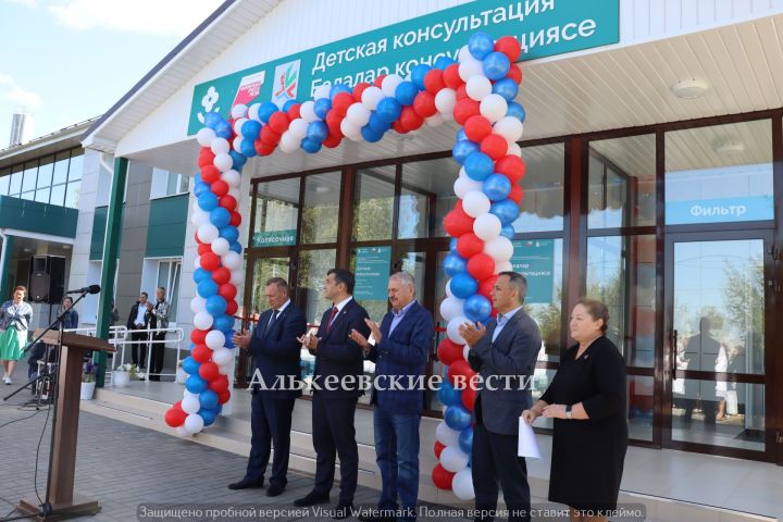 В Алькеевском районе после капитального ремонта распахнули двери здания поликлиники и детской консультации