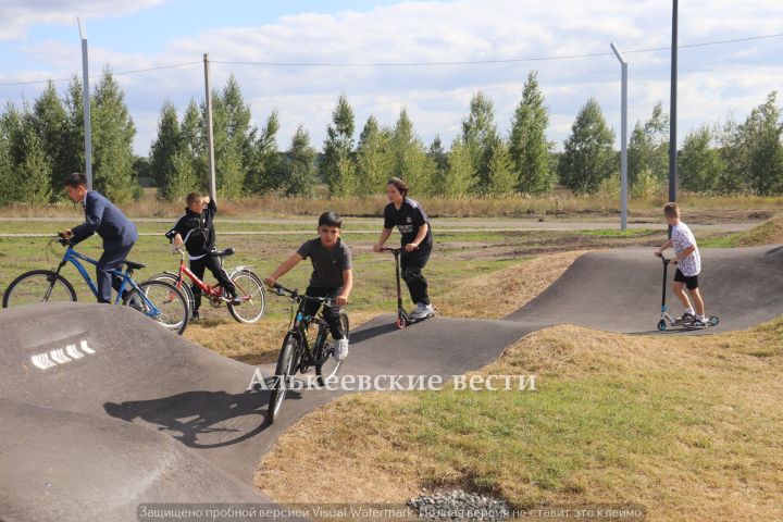 В Базарных Матаках Алькеевского района открылся памп-трек – специальная велосипедная дорожка