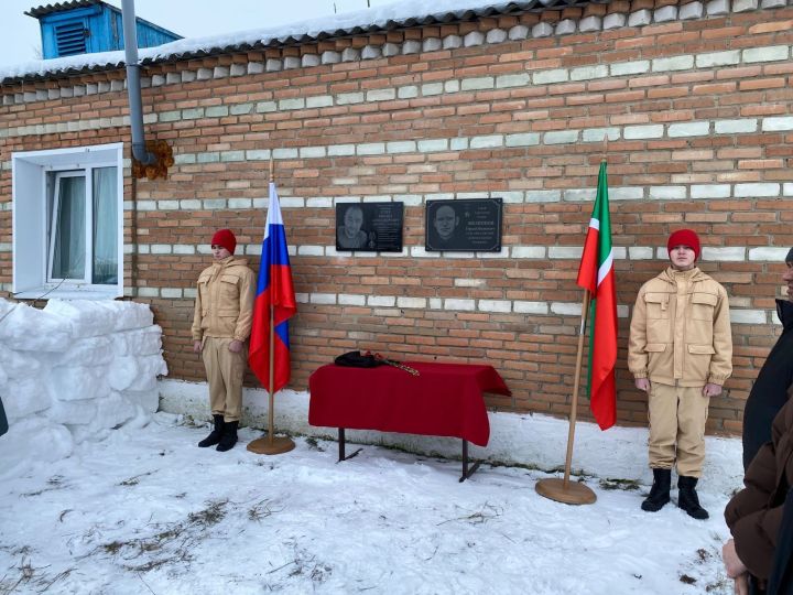 В Алькеевском районе установили мемориальные доски бойцам, погибшим при исполнении воинского долга в СВО