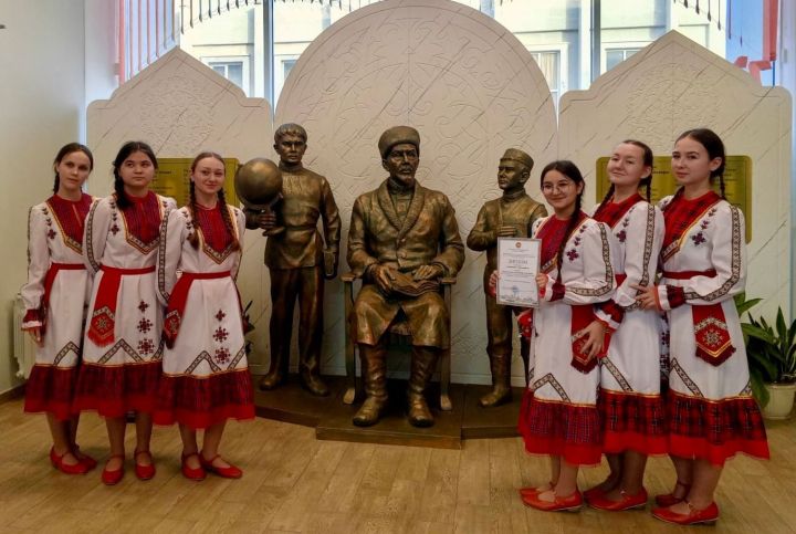 Учащиеся Сиктерминской школы представили чувашский танец на зональном этапе фестиваля в Татарстане