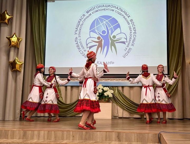 Учащиеся Сиктерминской школы представили чувашский танец на зональном этапе фестиваля в Татарстане