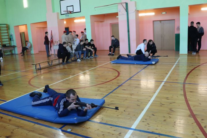 В гимназии имени Наби Даули прошли соревнования по стрельбе из пневматической винтовки