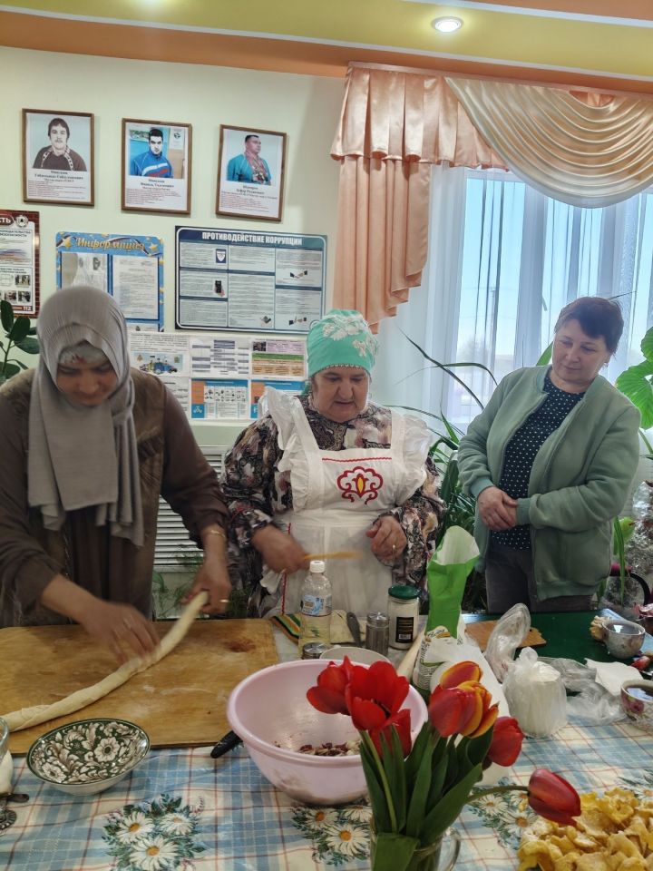 В Алькеевском районе прошел мастер-класс по выпечке самсы