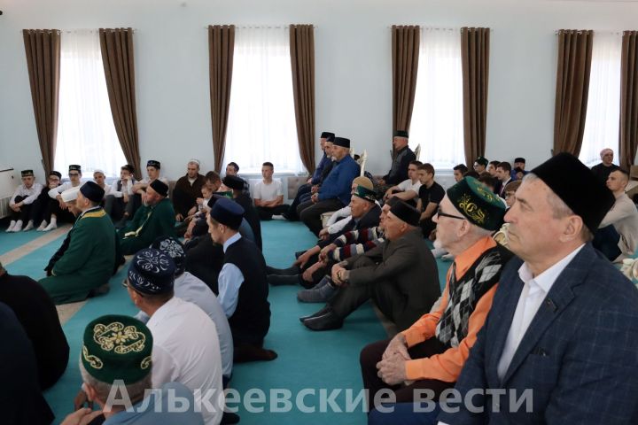 В мечети «Омет» состоялось мероприятие по презентации проекта «Пятничный марафон»
