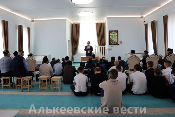 В мечети «Омет» состоялось мероприятие по презентации проекта «Пятничный марафон»