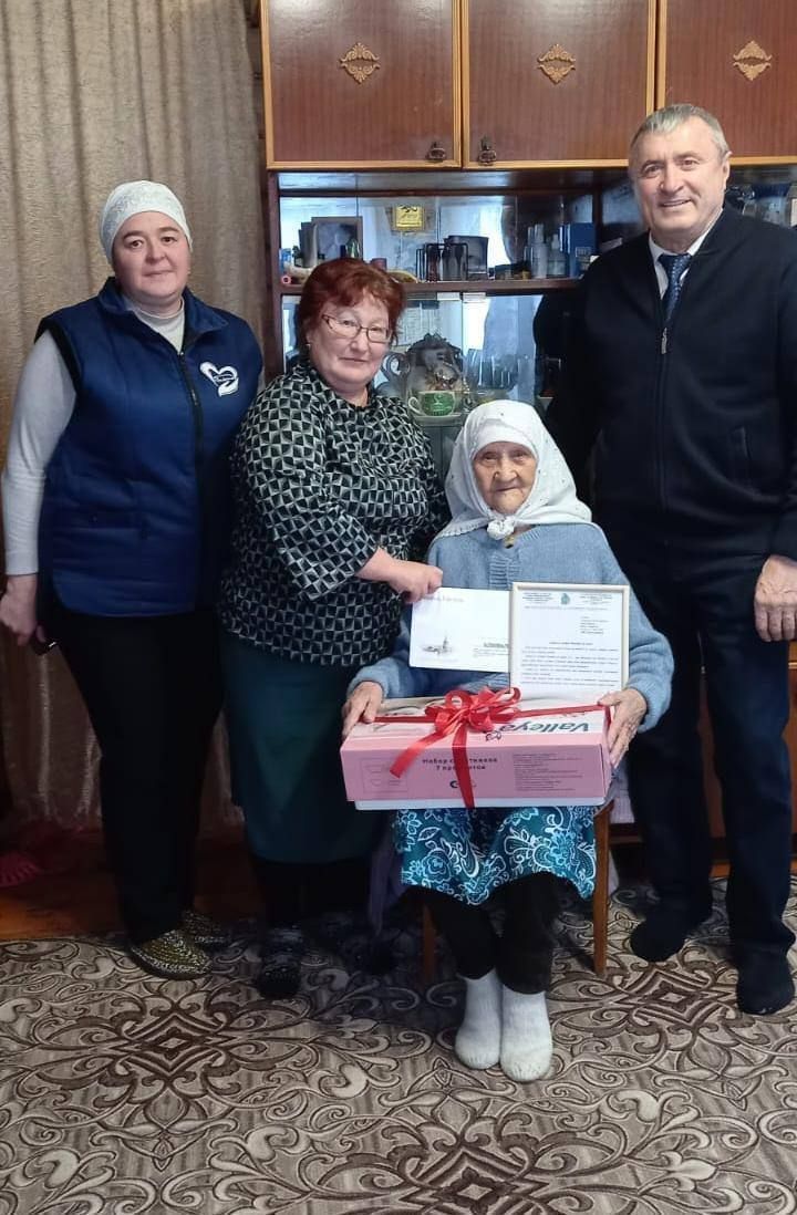 Әлки районында Зөлфия Хәлиуллинаны туган көне белән котладылар