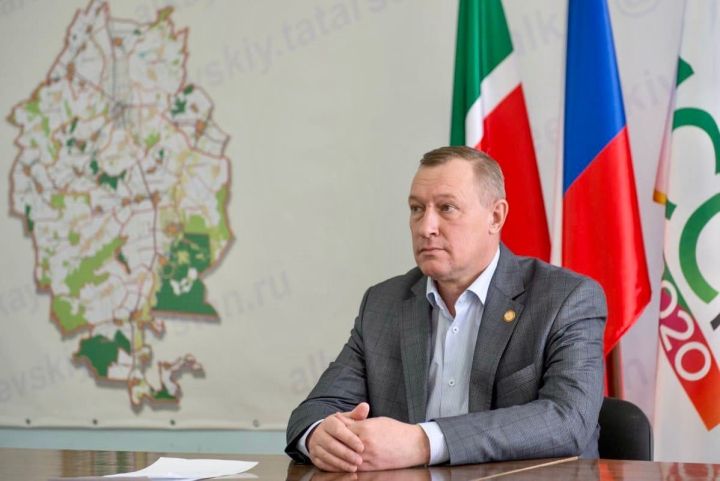 Чын күңелдән Ватанны саклаучылар көне белән котлыйм!