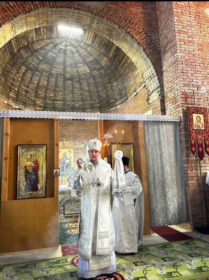 Епископ Чистопольский и Нижнекамский Пахомий совершил Литургию в Свято-Троицком храме села Базарные Матаки