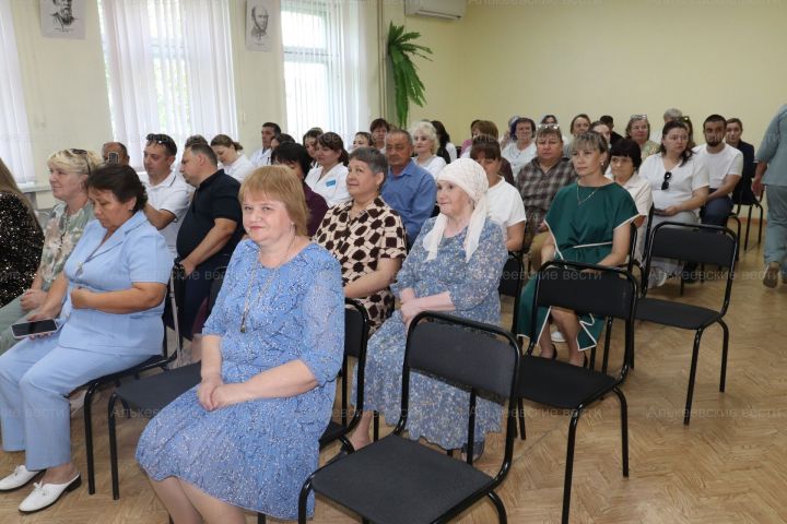 Район үзәк хастаханәсенең административ залында үткән тантаналы чара узды