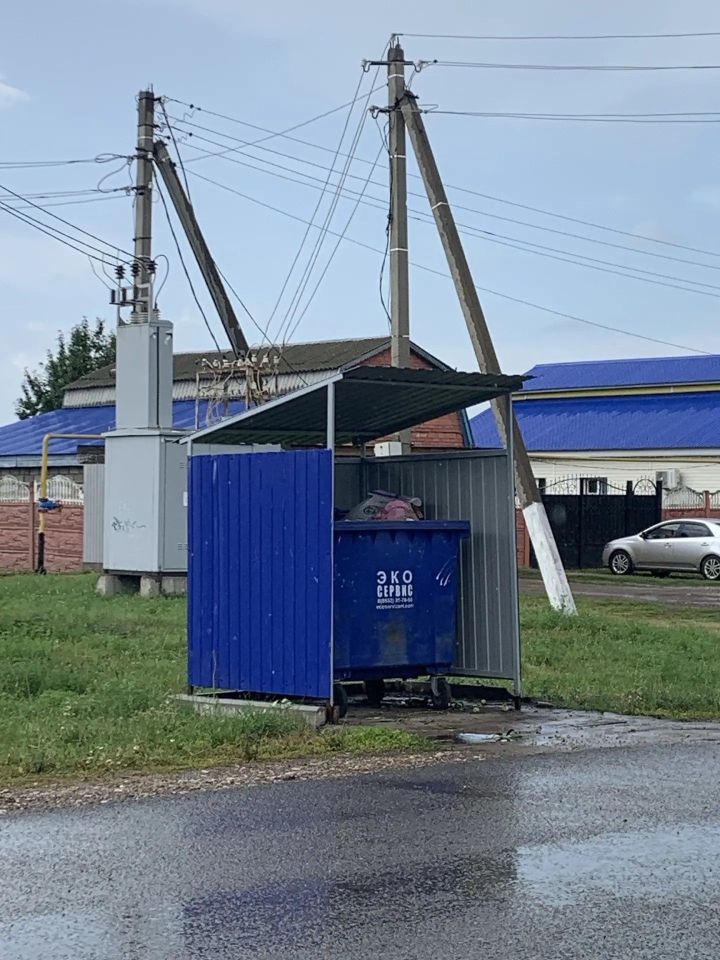 В Базарных Матаках продолжается устройство новых контейнерных площадок