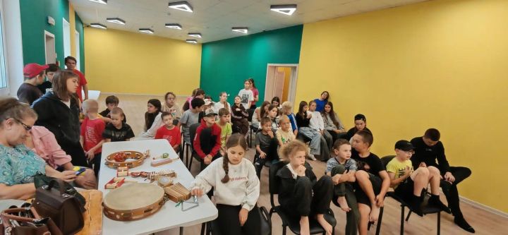 Әлки районы мәдәният йорты хезмәткәрләре «Яшь имәннәр» балалар лагеренда  уен оештырганнар