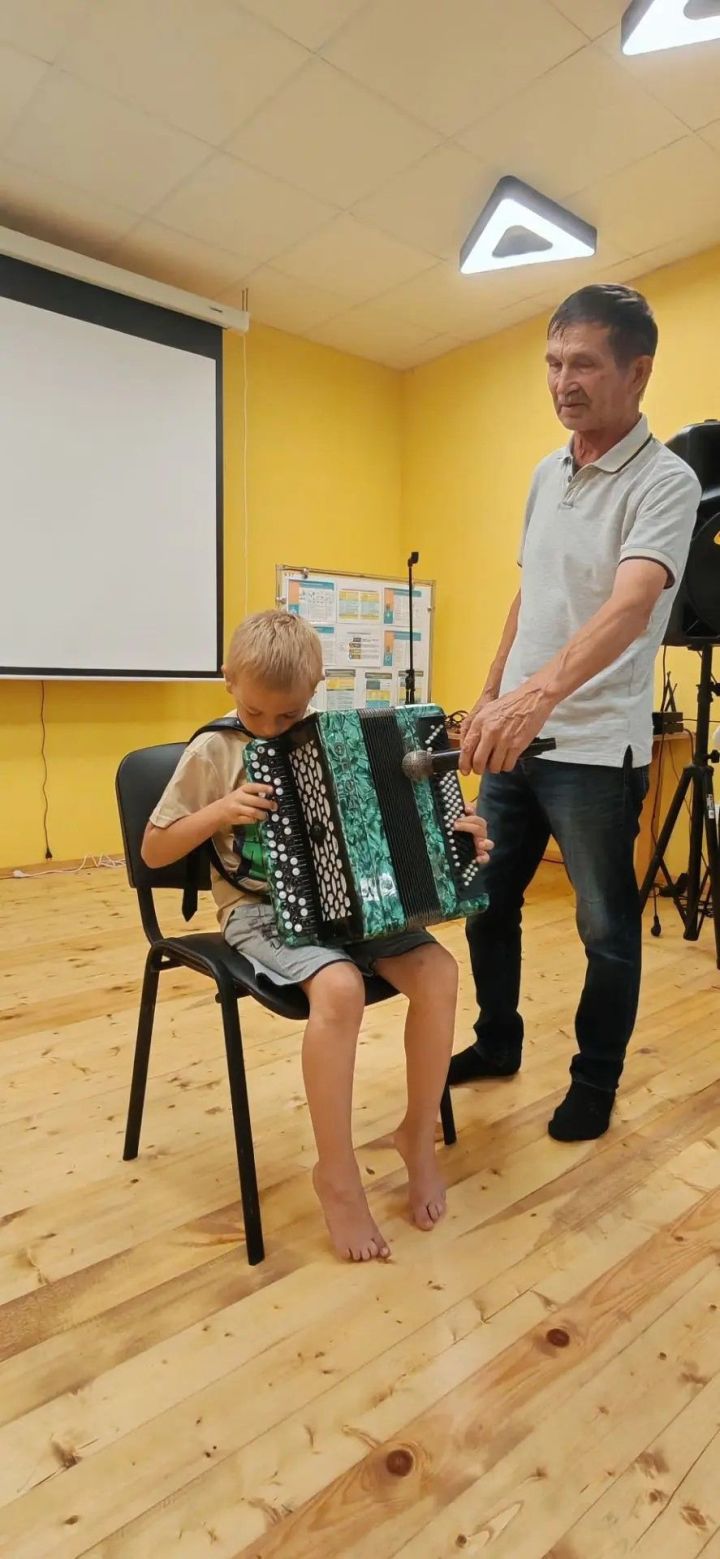 Әлки районы мәдәният йорты хезмәткәрләре «Яшь имәннәр» балалар лагеренда  уен оештырганнар