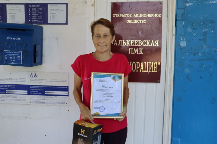 Фәнүзә Рәхмәтуллина 24 ел Юхмачы почта бүлеге хат ташучы булып эшли