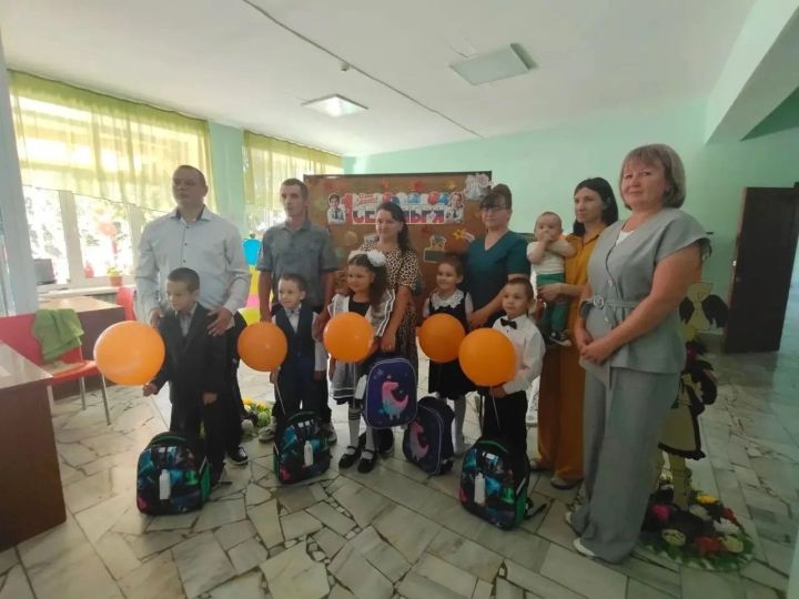Әлки районы электр челтәре коллективы букчалар таратты