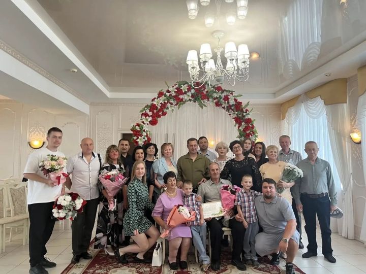 В отделе ЗАГС Алькеевского района чествовали изумрудных юбиляров