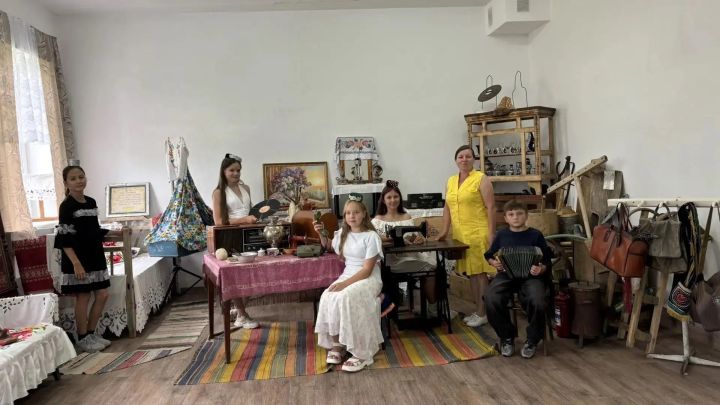 Укучылар Югары Әлморза авыл мәдәният йортында музейда булдылар