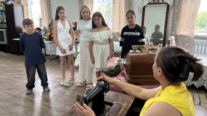 Укучылар Югары Әлморза авыл мәдәният йортында музейда булдылар
