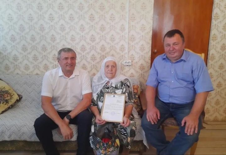 Җомабикә Сәлахетдинова үзенең 90 яшьлек юбилеен билгеләп үтте